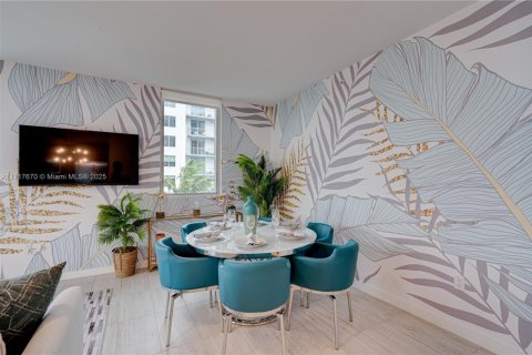 Condo in Miami, Florida, 2 bedrooms  № 1729223 - photo 11
