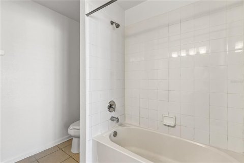 Townhouse in Sanford, Florida 2 bedrooms, 105.72 sq.m. № 2092955 - photo 13
