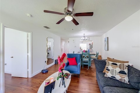 Condo in Orlando, Florida, 3 bedrooms  № 2377847 - photo 15