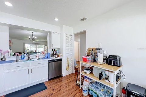 Condo in Orlando, Florida, 3 bedrooms  № 2377847 - photo 9