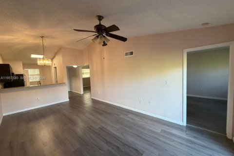 Condominio en alquiler en Sunrise, Florida, 2 dormitorios, 91.6 m2 № 2011269 - foto 10