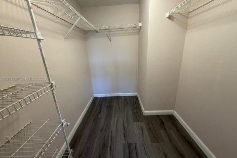 Condominio en alquiler en Sunrise, Florida, 2 dormitorios, 91.6 m2 № 2011269 - foto 21