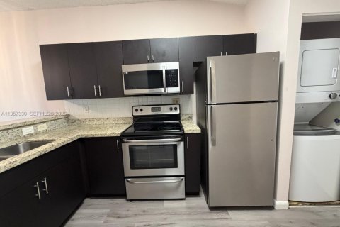 Condominio en alquiler en Sunrise, Florida, 2 dormitorios, 91.6 m2 № 2011269 - foto 13