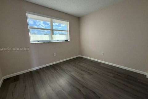 Condominio en alquiler en Sunrise, Florida, 2 dormitorios, 91.6 m2 № 2011269 - foto 15