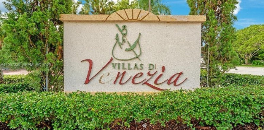 Condominio en Sunrise, Florida, 2 dormitorios  № 2011269