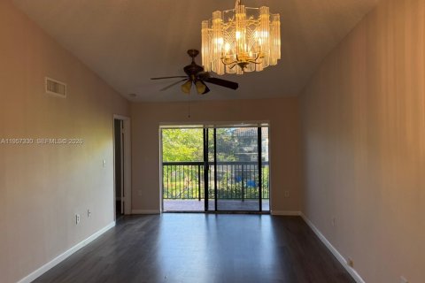 Condominio en alquiler en Sunrise, Florida, 2 dormitorios, 91.6 m2 № 2011269 - foto 3