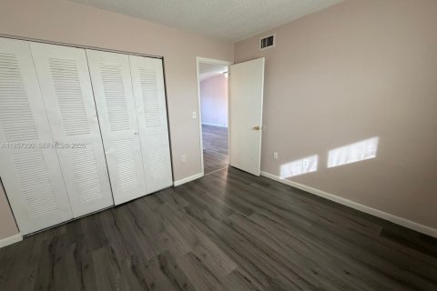 Condominio en alquiler en Sunrise, Florida, 2 dormitorios, 91.6 m2 № 2011269 - foto 16