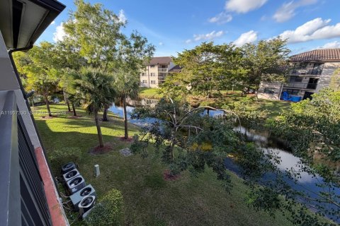Condominio en alquiler en Sunrise, Florida, 2 dormitorios, 91.6 m2 № 2011269 - foto 29