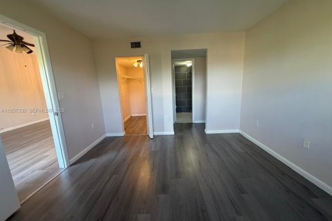 Condominio en alquiler en Sunrise, Florida, 2 dormitorios, 91.6 m2 № 2011269 - foto 7