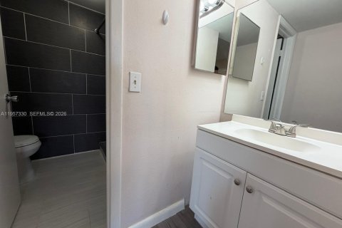 Condominio en alquiler en Sunrise, Florida, 2 dormitorios, 91.6 m2 № 2011269 - foto 22