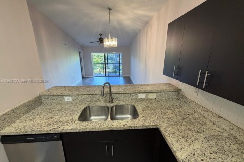 Condominio en alquiler en Sunrise, Florida, 2 dormitorios, 91.6 m2 № 2011269 - foto 14