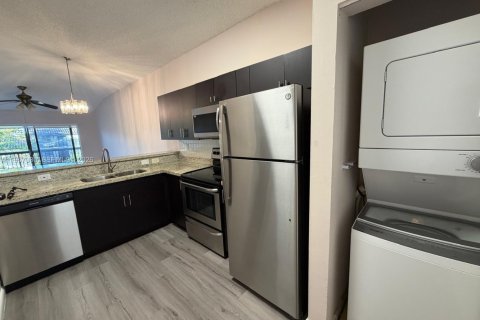 Condominio en alquiler en Sunrise, Florida, 2 dormitorios, 91.6 m2 № 2011269 - foto 12