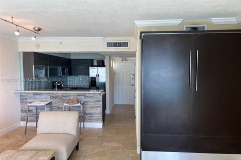 Condominio en alquiler en Hollywood, Florida, 44.78 m2 № 1993287 - foto 13