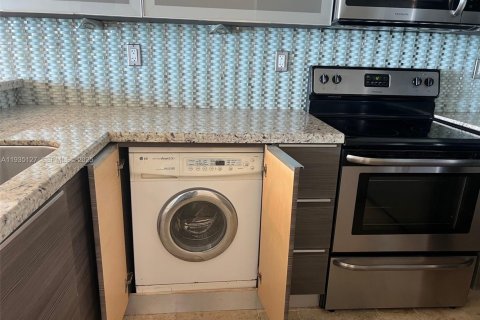 Condominio en alquiler en Hollywood, Florida, 44.78 m2 № 1993287 - foto 15