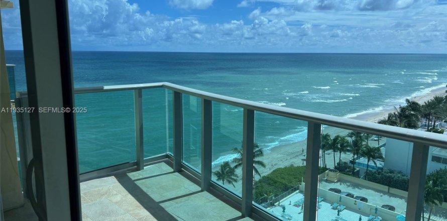 Estudio en el Condominio en Hollywood, Florida  № 1993287