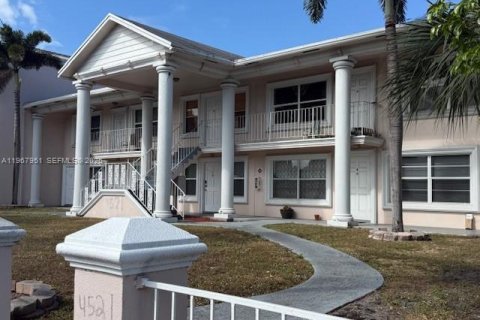 Condominio en Fort Lauderdale, Florida, 1 dormitorio  № 2029288