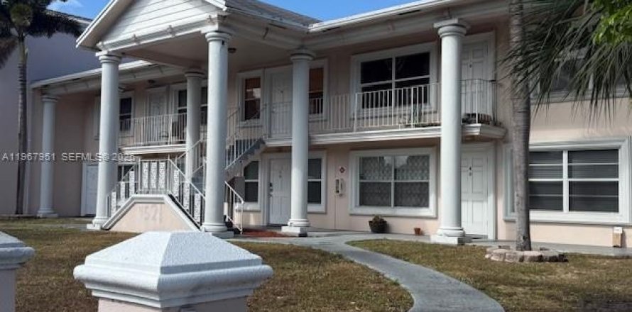 Condominio en Fort Lauderdale, Florida, 1 dormitorio  № 2029288