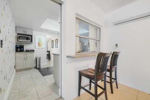 Casa en venta en West Palm Beach, Florida, 3 dormitorios, 190.73 m2 № 2412159 - foto 8