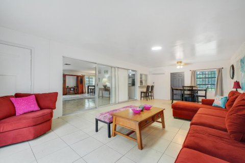 Casa en venta en West Palm Beach, Florida, 3 dormitorios, 190.73 m2 № 2412159 - foto 6