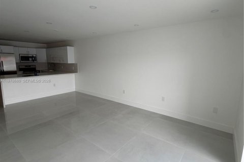 Apartment in Hialeah, Florida 2 bedrooms, 82.22 sq.m. № 2043965 - photo 3