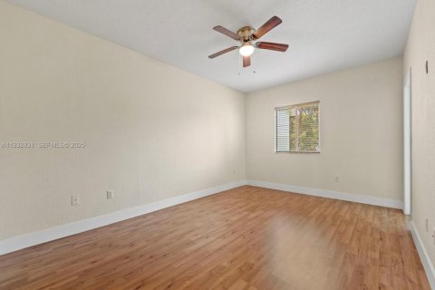 Townhouse in Homestead, Florida 2 bedrooms, 132.94 sq.m. № 1991773 - photo 15