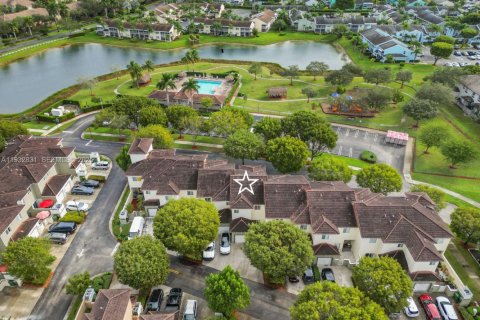 Townhouse in Homestead, Florida 2 bedrooms, 132.94 sq.m. № 1991773 - photo 1