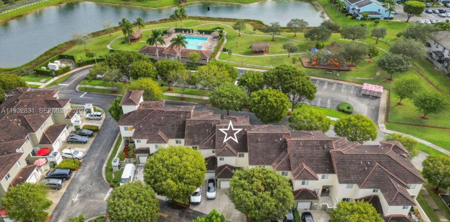 Townhouse in Homestead, Florida 2 bedrooms, 132.94 sq.m. № 1991773