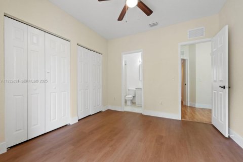 Townhouse in Homestead, Florida 2 bedrooms, 132.94 sq.m. № 1991773 - photo 26