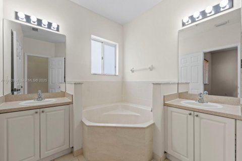 Townhouse in Homestead, Florida 2 bedrooms, 132.94 sq.m. № 1991773 - photo 20