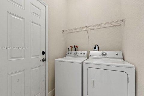 Townhouse in Homestead, Florida 2 bedrooms, 132.94 sq.m. № 1991773 - photo 11