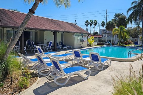Condo in Largo, Florida, 2 bedrooms  № 1917069 - photo 27