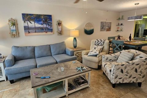 Condo in Largo, Florida, 2 bedrooms  № 1917069 - photo 11
