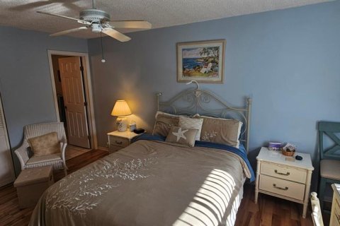 Condo in Largo, Florida, 2 bedrooms  № 1917069 - photo 15