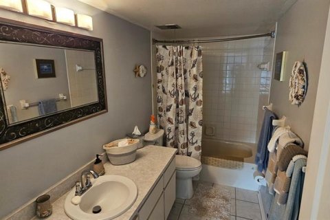 Condo in Largo, Florida, 2 bedrooms  № 1917069 - photo 17