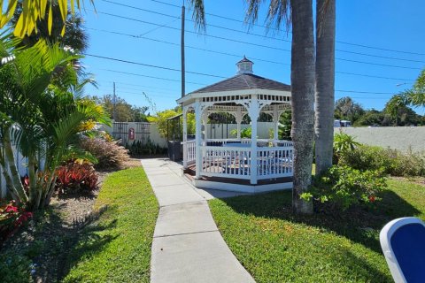 Condo in Largo, Florida, 2 bedrooms  № 1917069 - photo 29