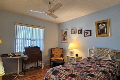 Condo in Largo, Florida, 2 bedrooms  № 1917069 - photo 19