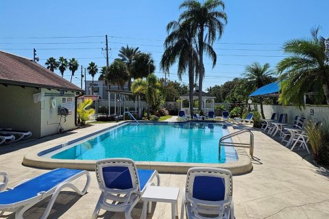 Condo in Largo, Florida, 2 bedrooms  № 1917069 - photo 25