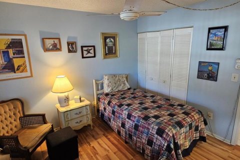Condo in Largo, Florida, 2 bedrooms  № 1917069 - photo 20