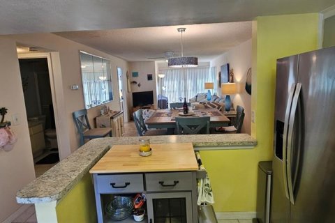 Condo in Largo, Florida, 2 bedrooms  № 1917069 - photo 10