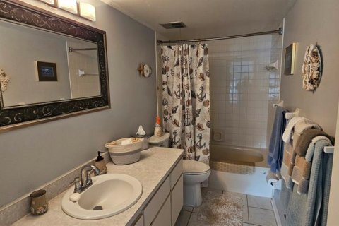 Condo in Largo, Florida, 2 bedrooms  № 1917069 - photo 16