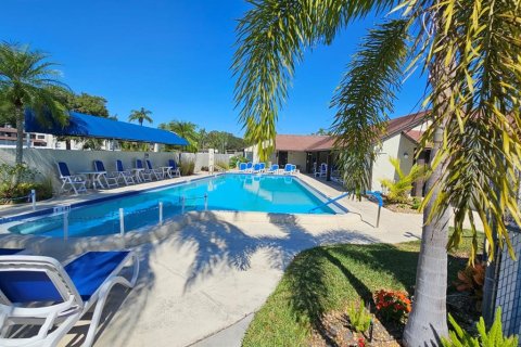 Condo in Largo, Florida, 2 bedrooms  № 1917069 - photo 5