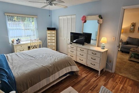 Condo in Largo, Florida, 2 bedrooms  № 1917069 - photo 14