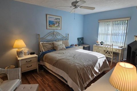 Condo in Largo, Florida, 2 bedrooms  № 1917069 - photo 13