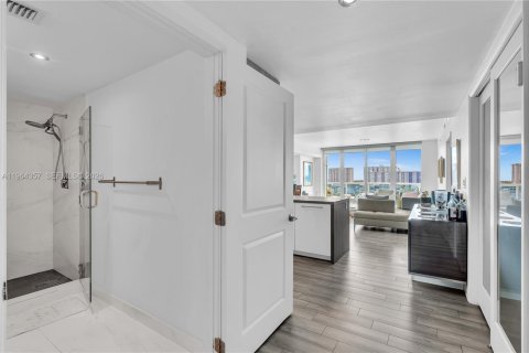 Appartement à louer à Sunny Isles Beach, Floride: 2 chambres, 158.86 m2 № 2026773 - photo 12