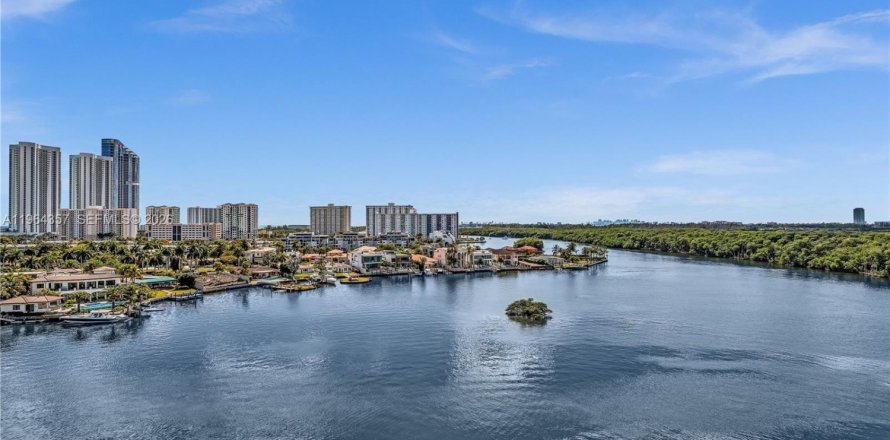 Appartement à Sunny Isles Beach, Floride 2 chambres, 158.86 m2 № 2026773