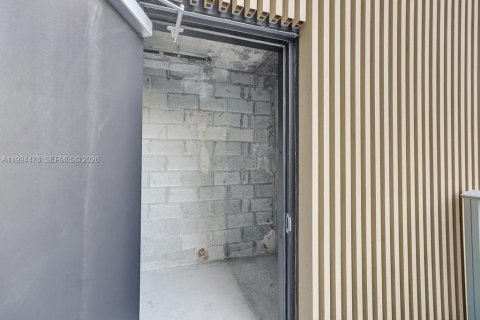 Снять в аренду кондоминиум в Бей-Харбор-Айлендс, Флорида 1 спальня, 104.52м2, № 2063234 - фото 26