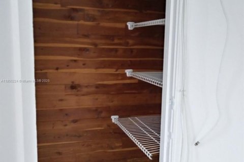 Villa ou maison à vendre à Miami, Floride: 3 chambres, 94.76 m2 № 1882576 - photo 12