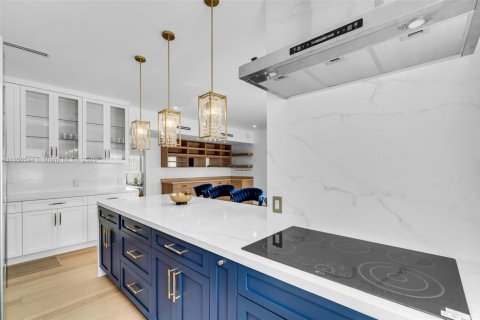 House in Miami, Florida 3 bedrooms, 144.56 sq.m. № 1878871 - photo 14