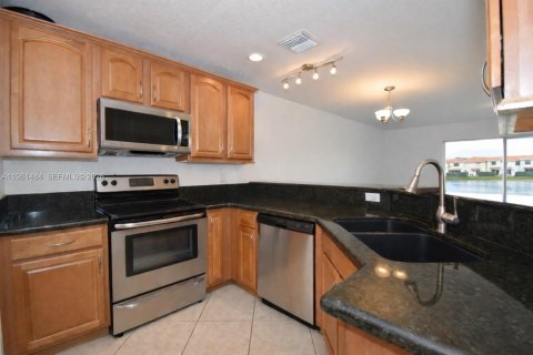 Купить таунхаус в Бока-Ратон, Флорида 2 спальни, 104.98м2, № 2024775 - фото 6