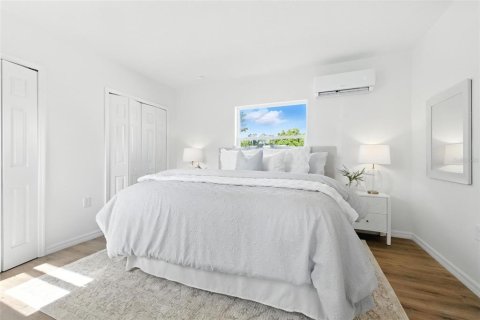 House in Saint Petersburg, Florida 4 bedrooms, 182.65 sq.m. № 1866321 - photo 23